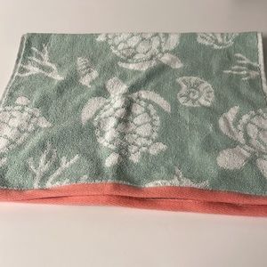 NWT style sanctuary   one hand towel sea turtles, starfish
